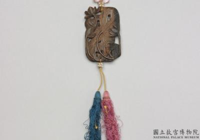 图片[2]-Carved agarwood scent pendant with lotus pond decoration, Qing dynasty (1644-1911)-China Archive